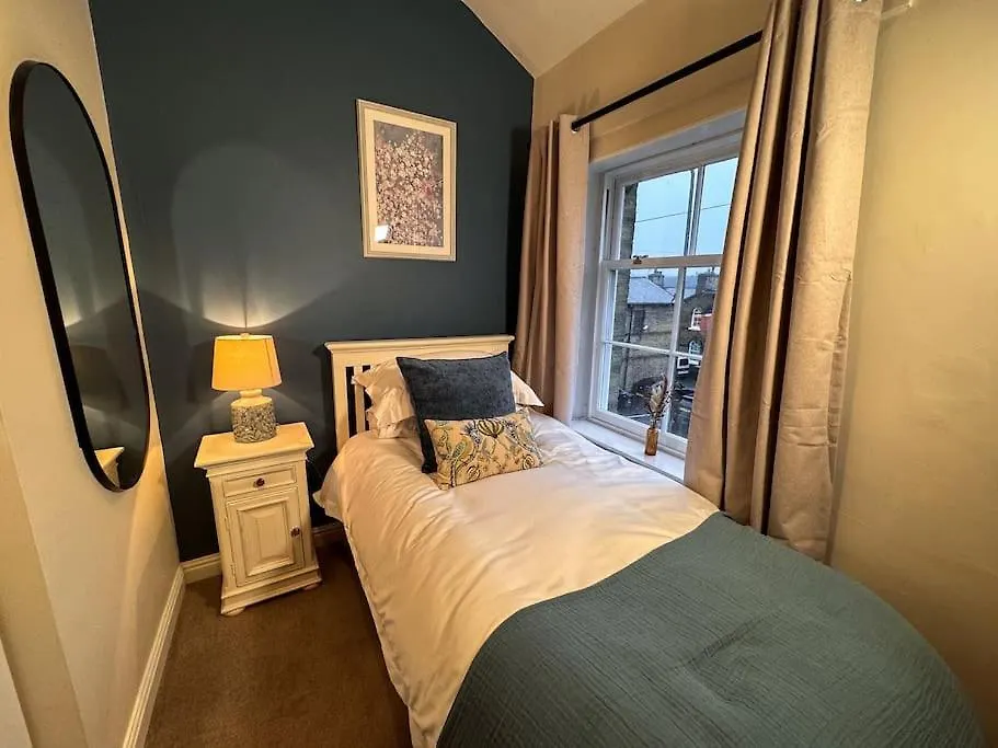Beautiful, Relaxing Home In Central Saltaire