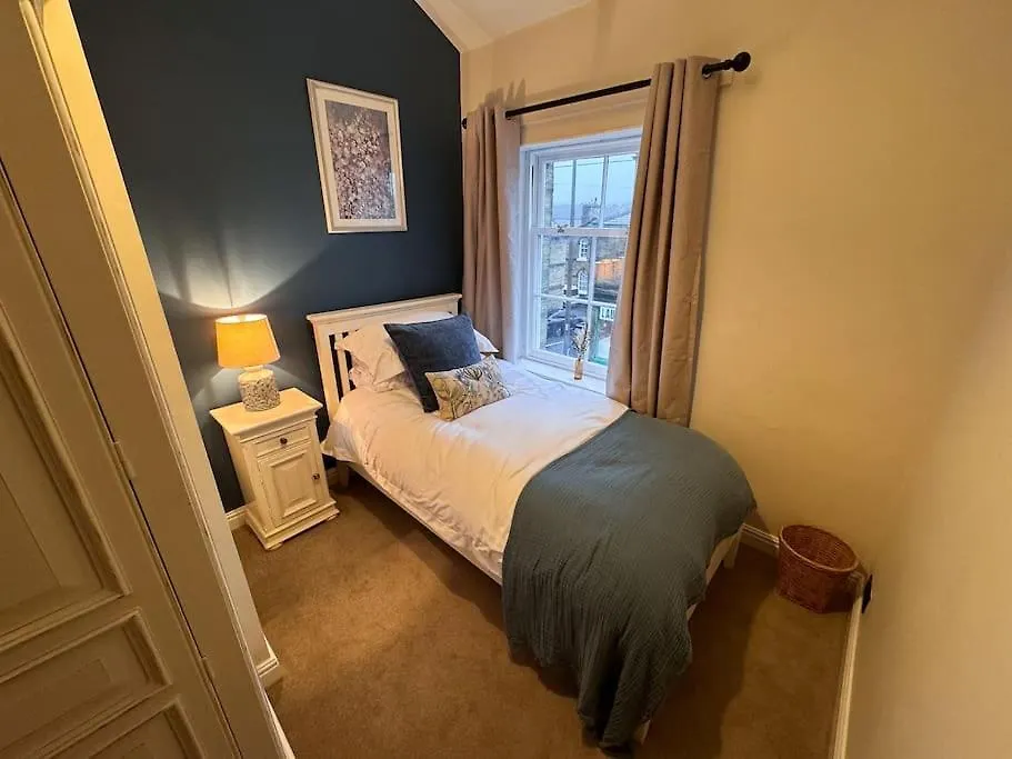 Beautiful, Relaxing Home In Central Saltaire Holiday home